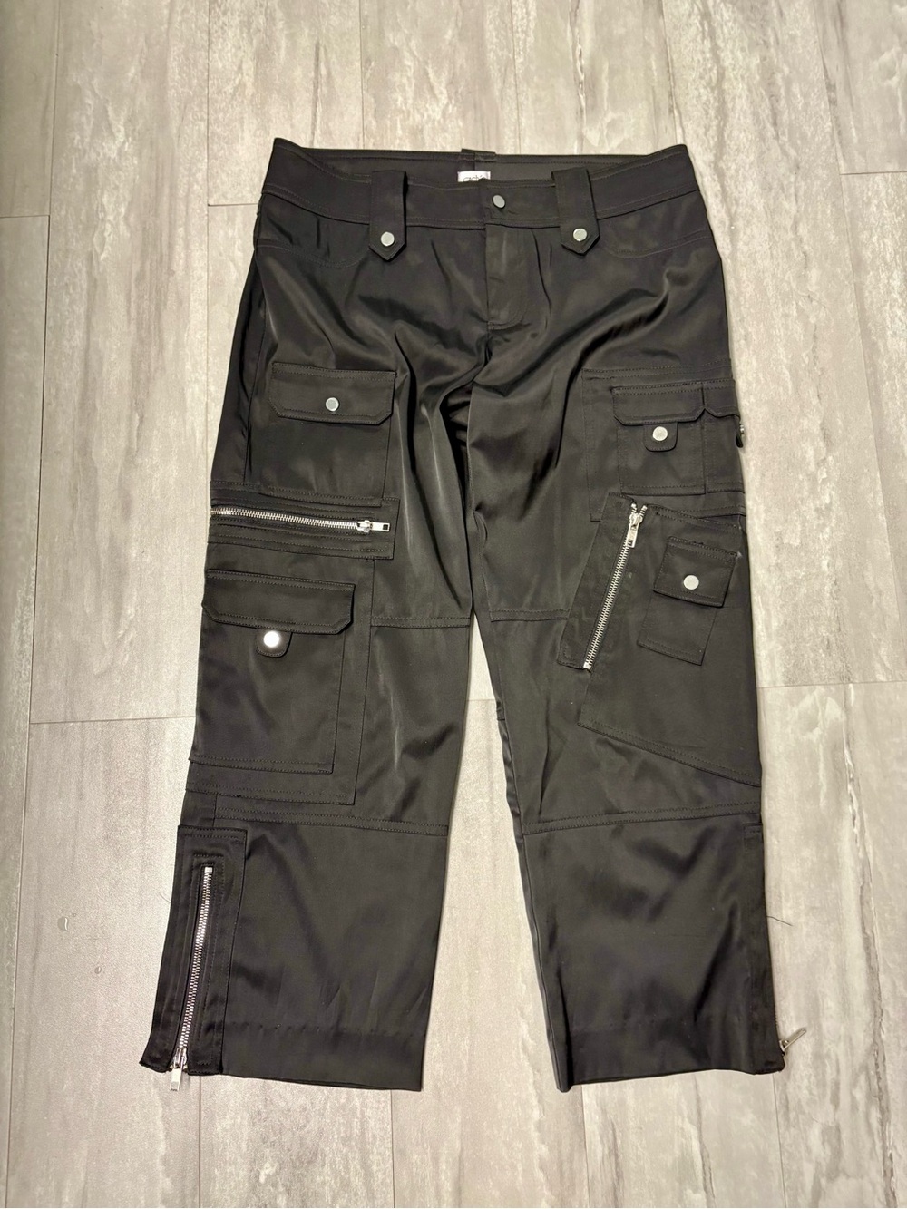 Cache Vintage Black Satin Cargo Crop Zipper Pant. Sz 4 NWOT. Y2K, Goth, Techwear